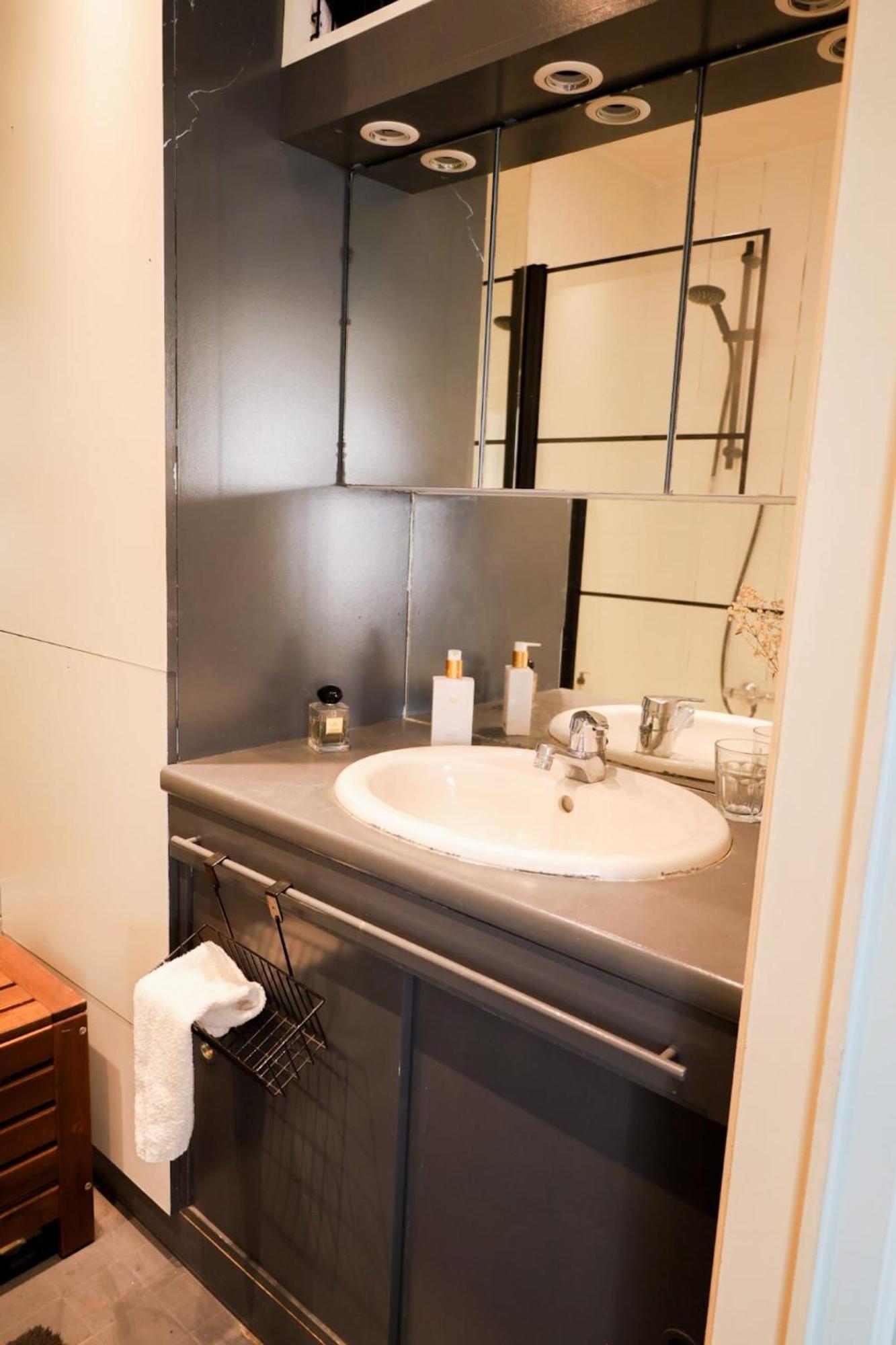 Furnished - Bright, Modern Apartment In Brussels, 15 Minutes Walk From The Atomium Buitenkant foto